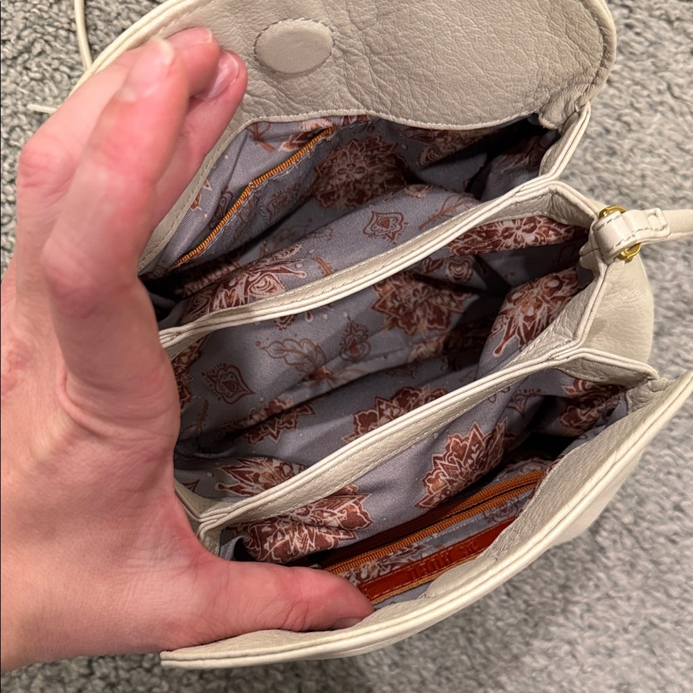 Hobo Birdy crossbody in Oyster - Picture 7 of 7